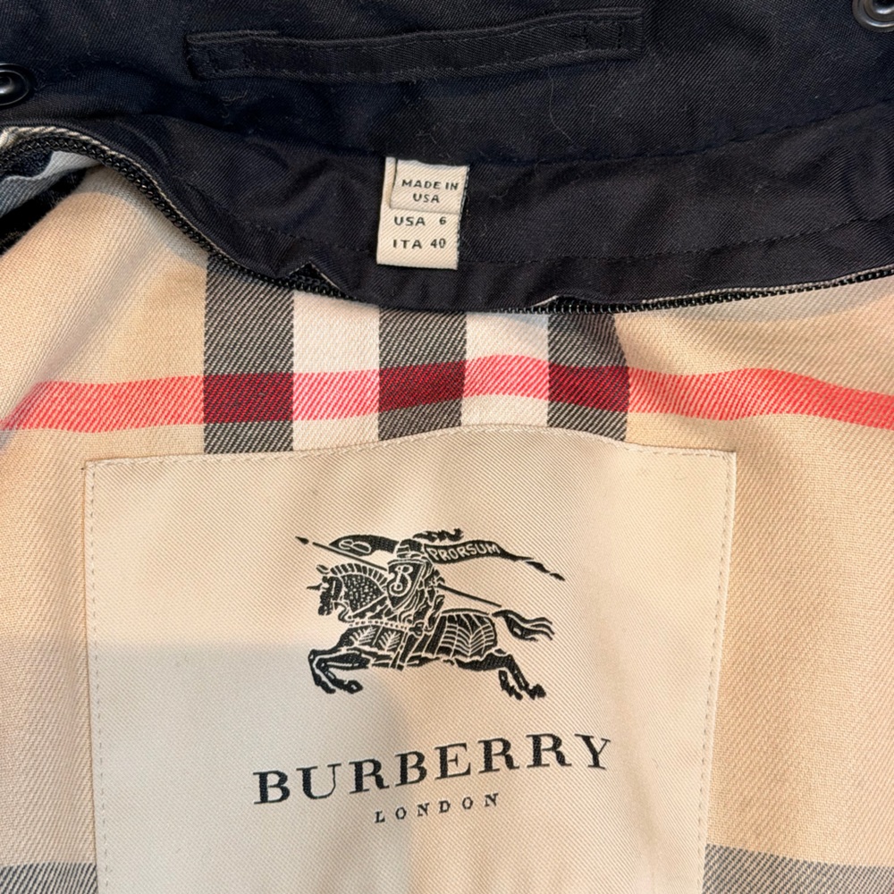 Burberry Women's Black Utility Jacket - Picture 7 of 7